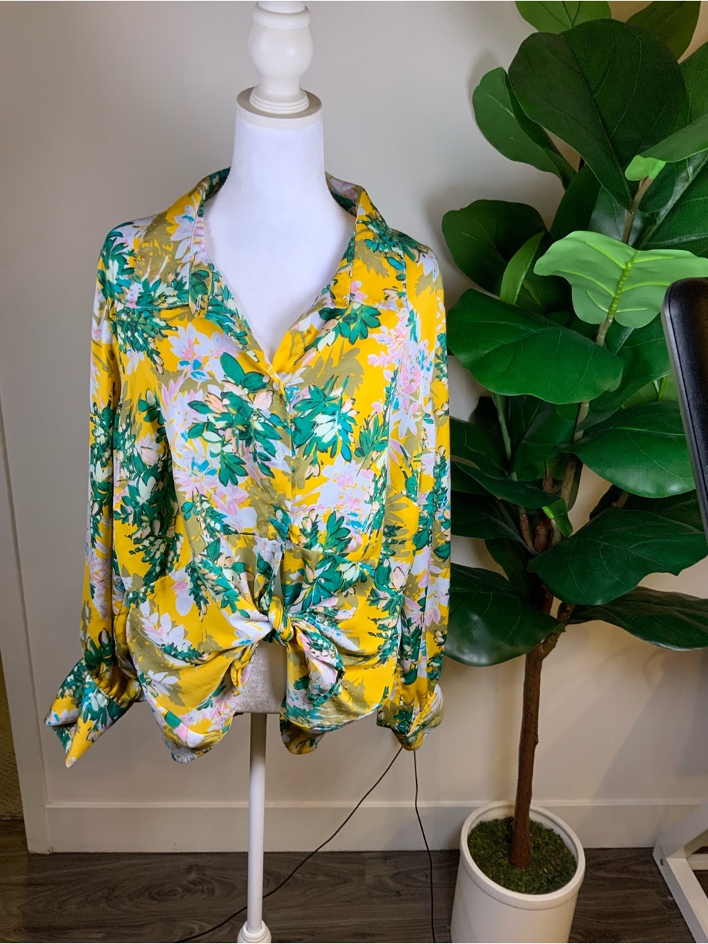 Jessica Simpson Yellow Floral Button-Down Tie-Front Top